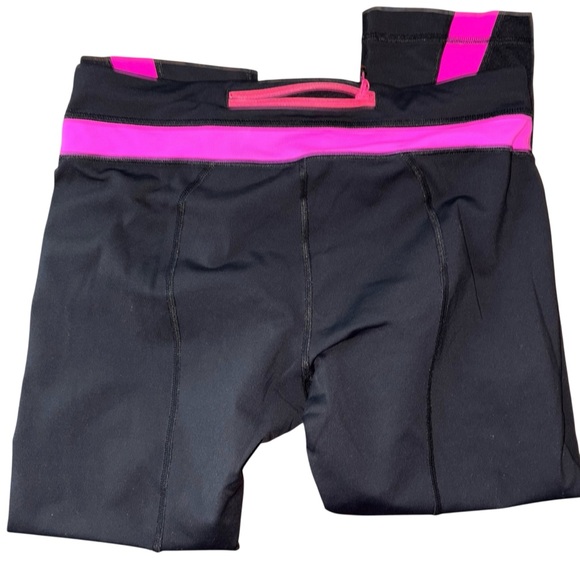 Lululemon black and pink capris leggings size 8 - Picture 6 of 6